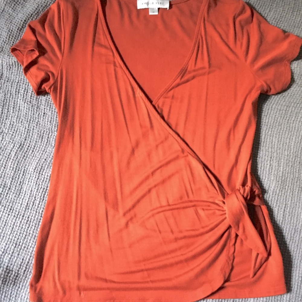 Amour Vert Red Wrap Short Sleeve Top